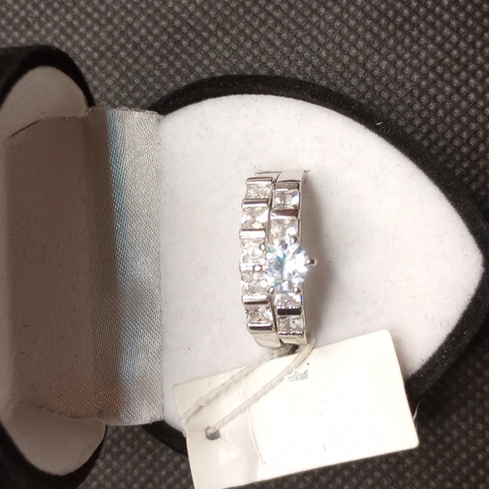 Beautiful beautiful engagement sterling silver plated ring set